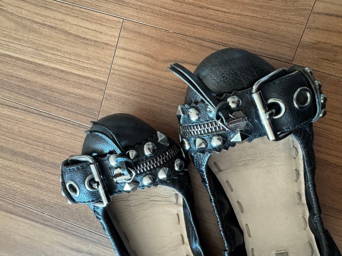 Miumiu 스터드 플랫슈즈 상품이미지4