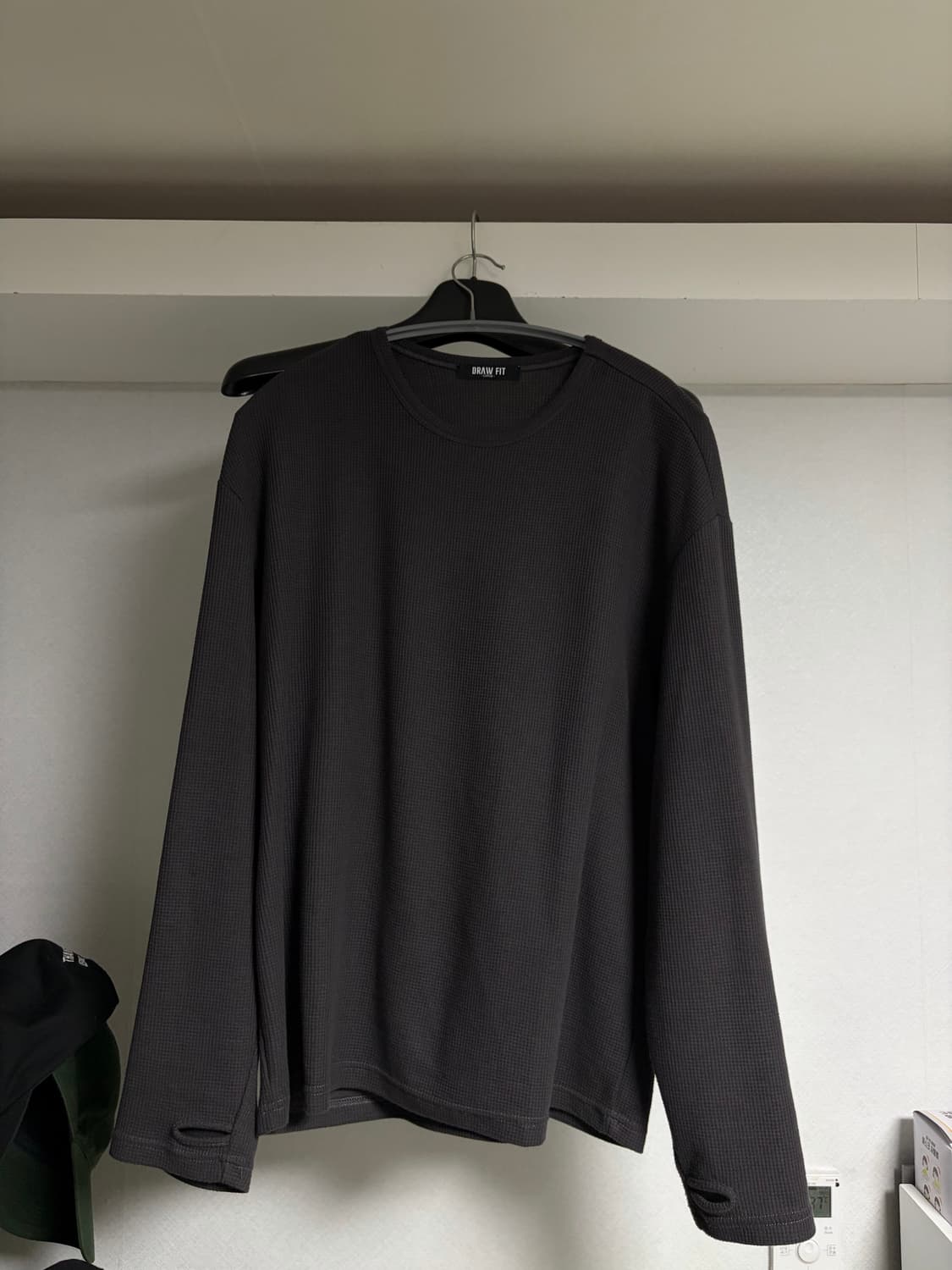 드로우핏 와플 라운드 롱슬리브 티셔츠 [CHARCOAL] 핑거홀 상품이미지4