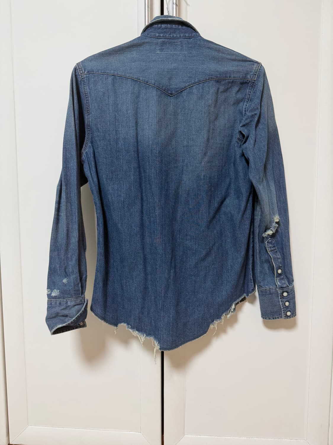 랭글러(Wrangler) X 나노유니버스 별주 데미지 데님 셔츠 상품이미지2