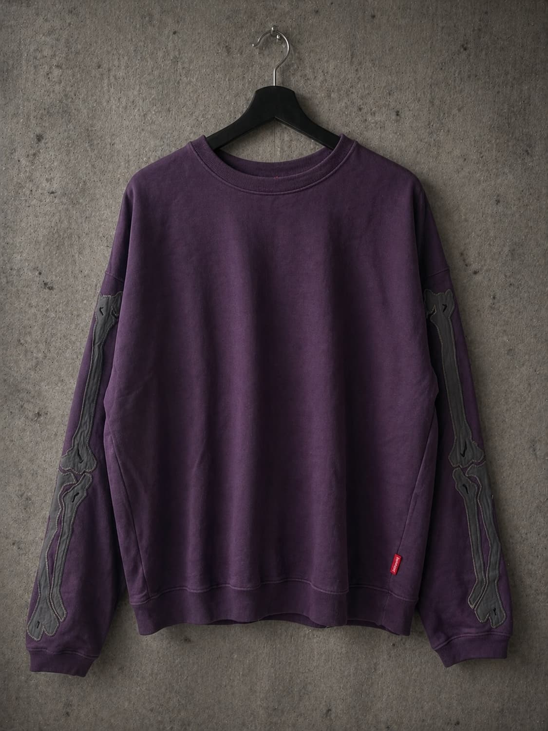 블랙아웃 본 스웻셔츠 상품이미지1