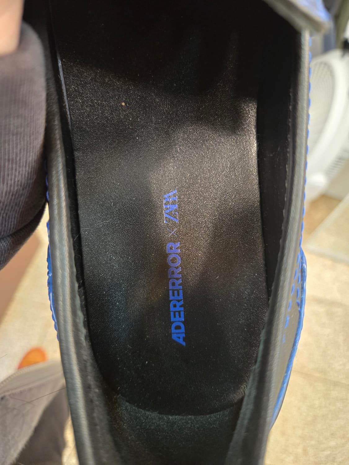 자라 x 아더에러 콜라보 레더 트랙 솔 로퍼 상품이미지5