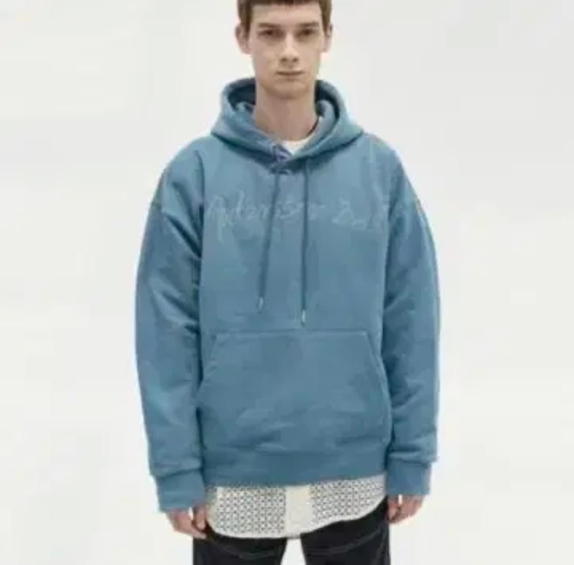 앤더슨벨 로고 엠브로더리 후디 블루그레이 상품이미지2