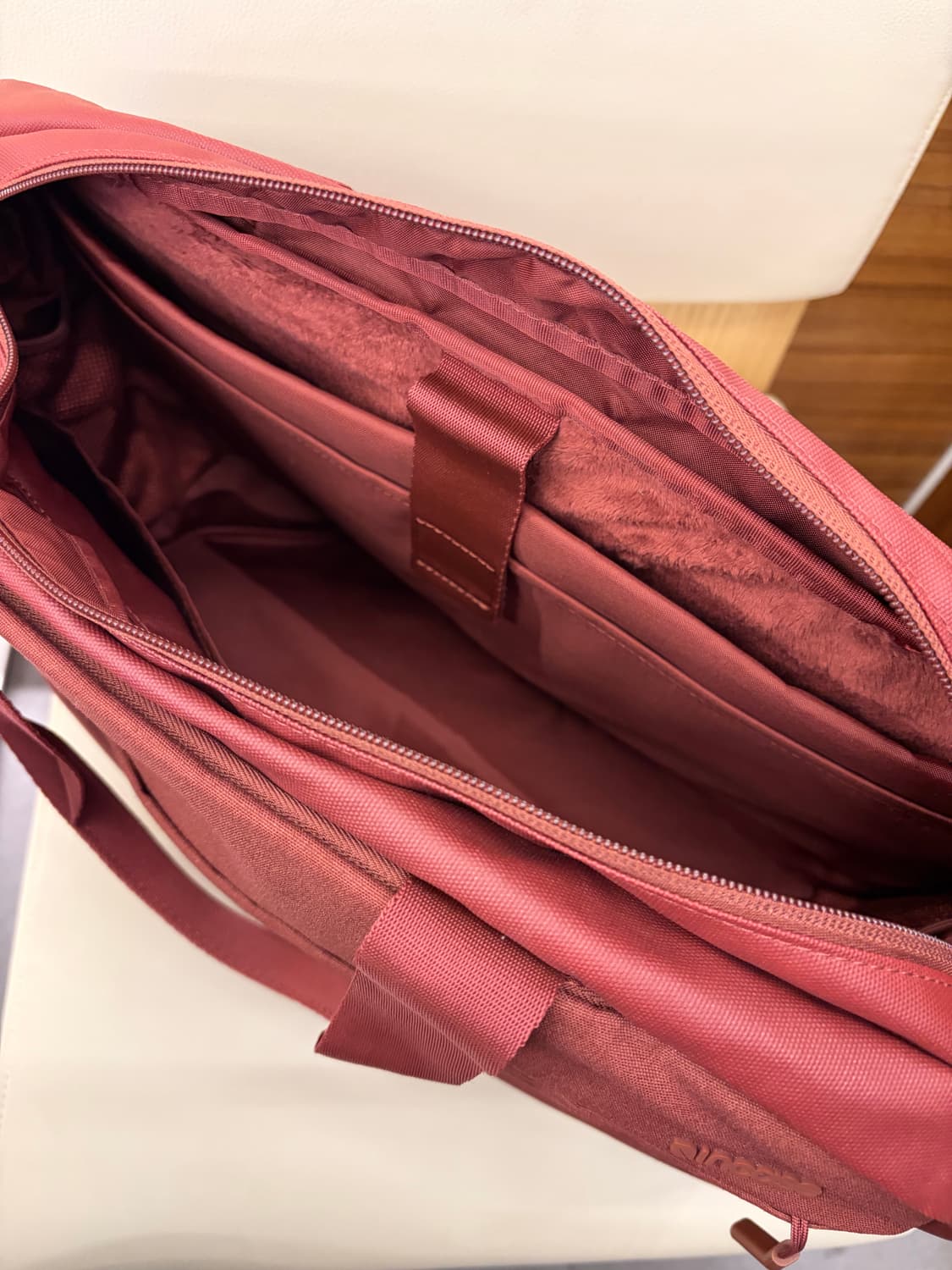 Incase 인케이스 시티 랩탑 더플백 딥레드 23L (여행가방) 상품이미지4