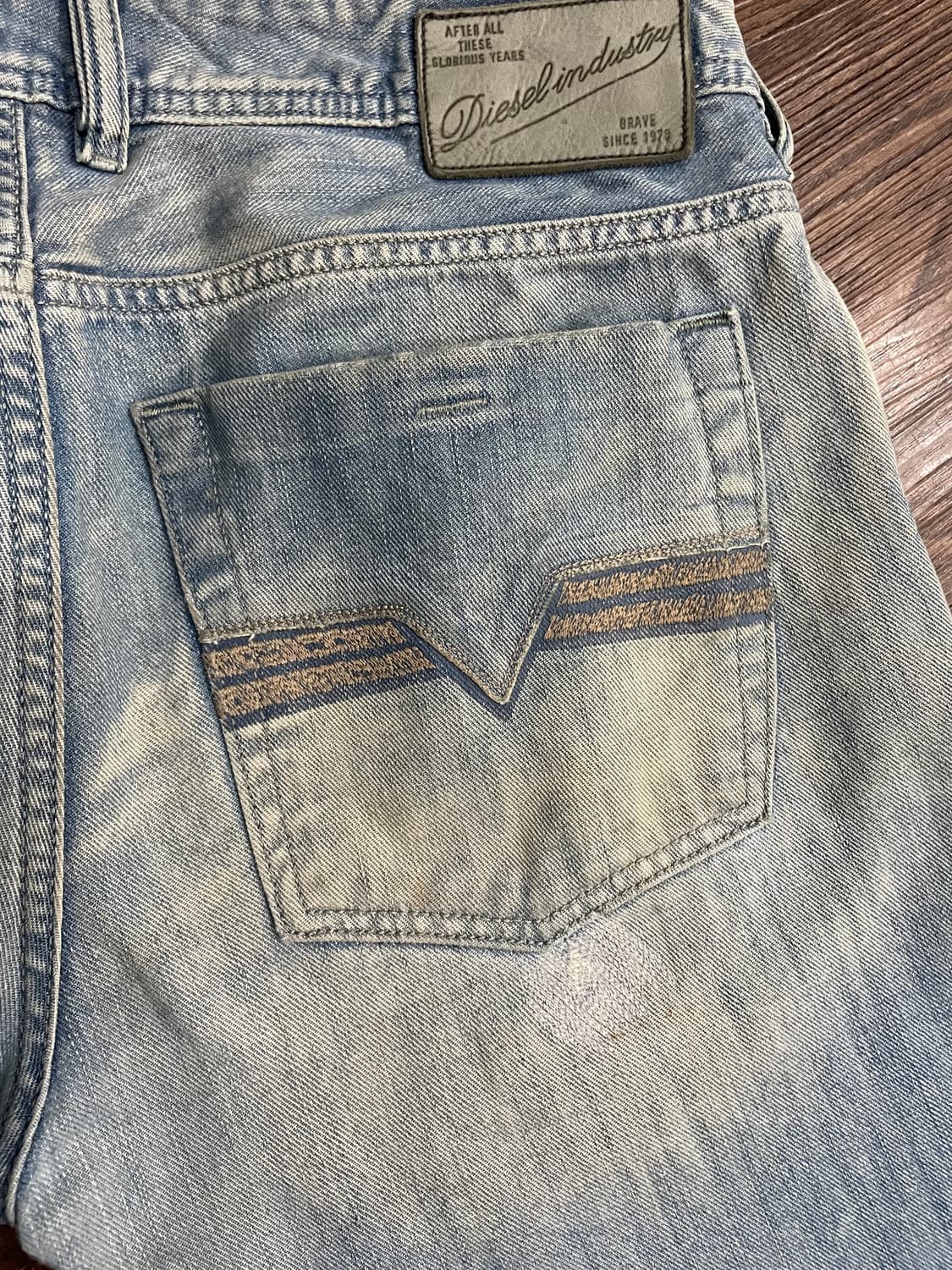 디젤 ZATINY 부츠컷 플레어진 데님 팬츠 상품이미지10