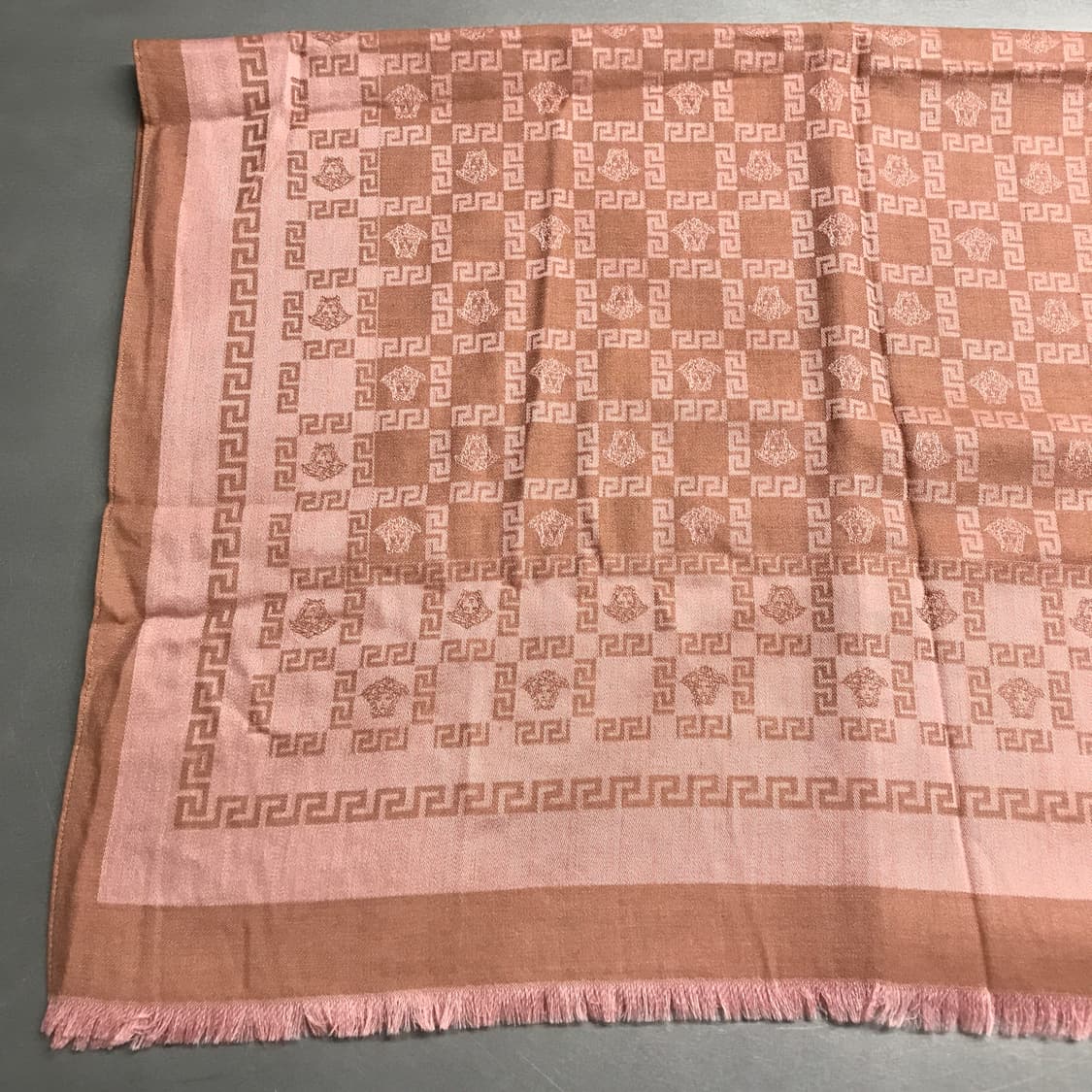 베르사체 메두사 실크 스카프 상품이미지3