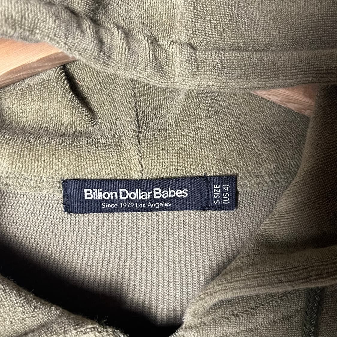 [Billion Dollar Babes] 벨벳 크롭 후드집업 상품이미지4