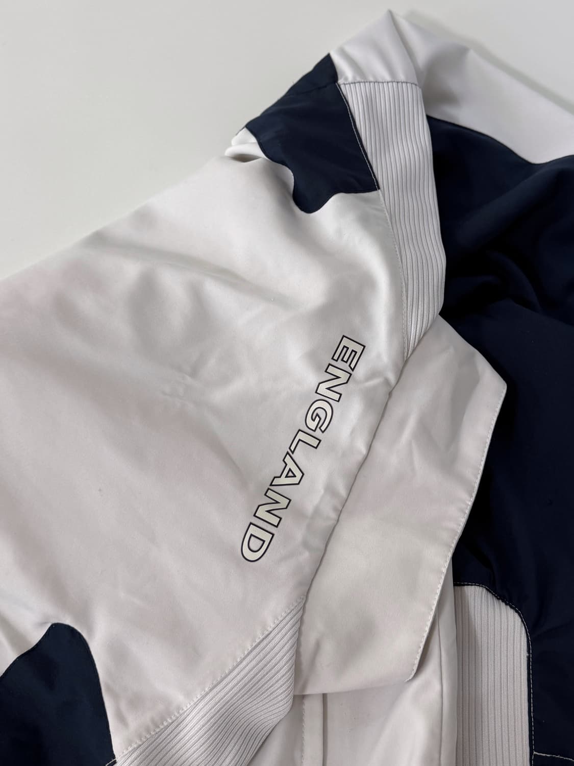 엄브로 루즈핏 06-08 잉글랜드 국대 트랙 바람막이 자켓  상품이미지3