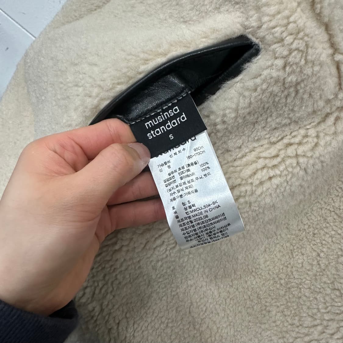 무신사스탠다드 우먼즈 리버시블 비건 레더 시어링 하프 코트 상품이미지6