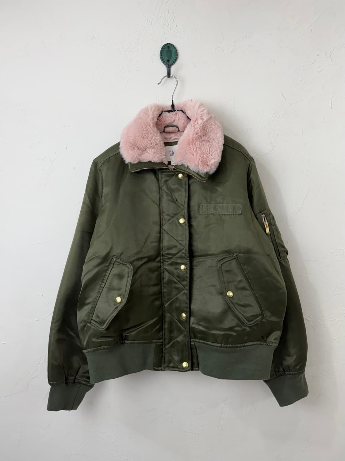 갭 프리마로프트 새틴 봄버 상품이미지1