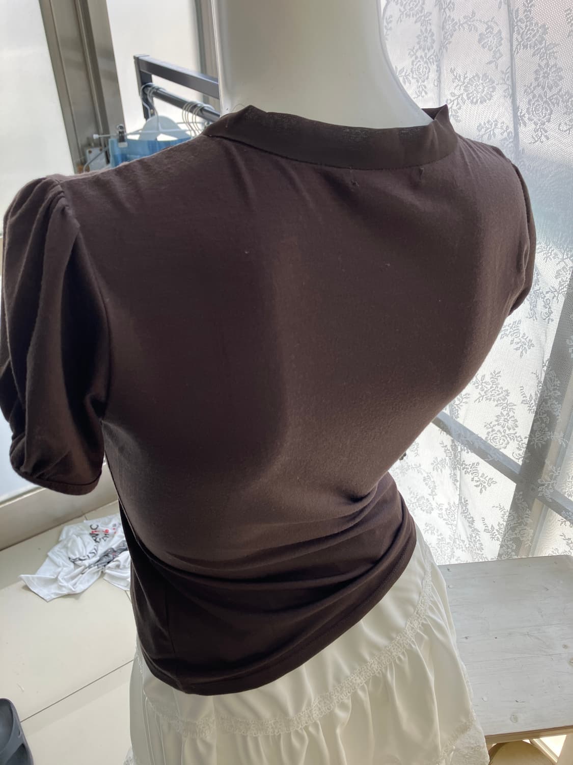 brown shirring ribbon half blouse 상품이미지3
