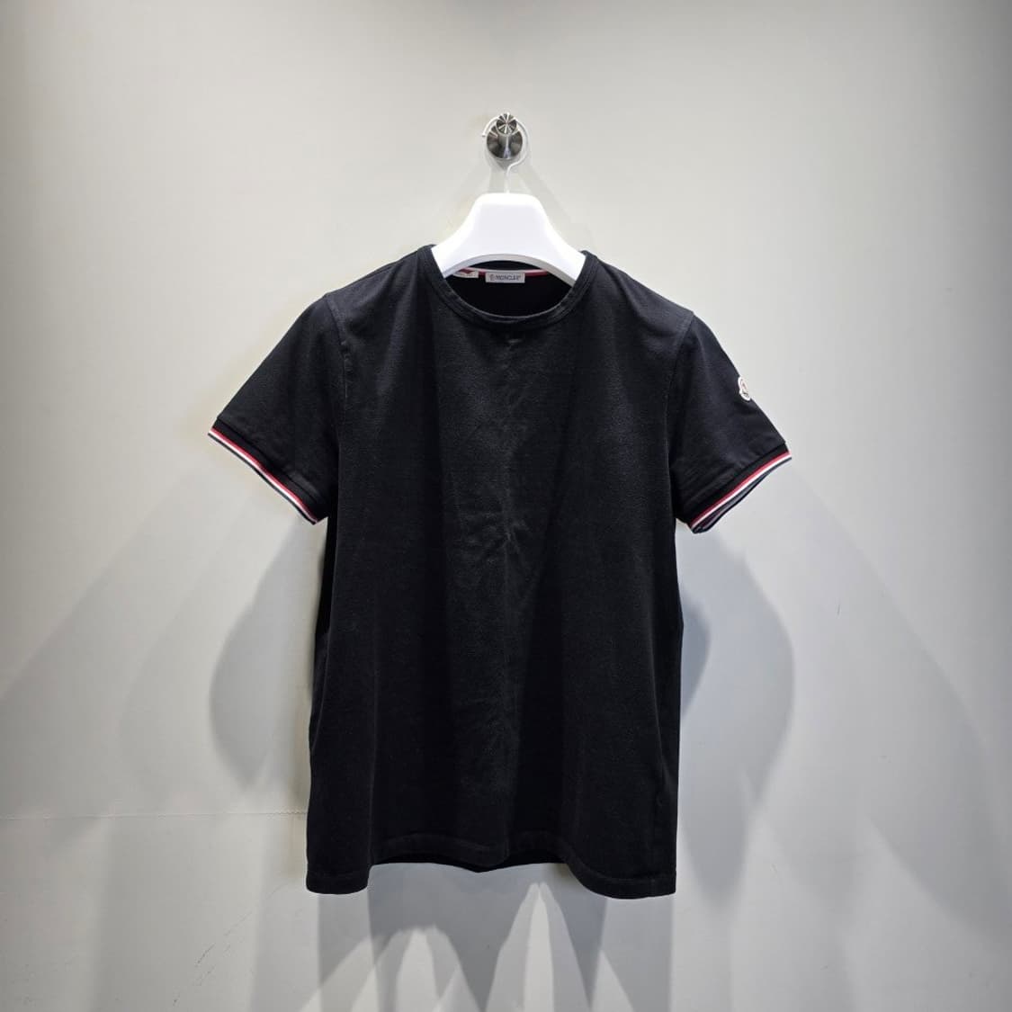[중고/정품] 몽클레어 트리컬러 트리밍 반팔 티셔츠 슬림핏 블랙 L 상품이미지1