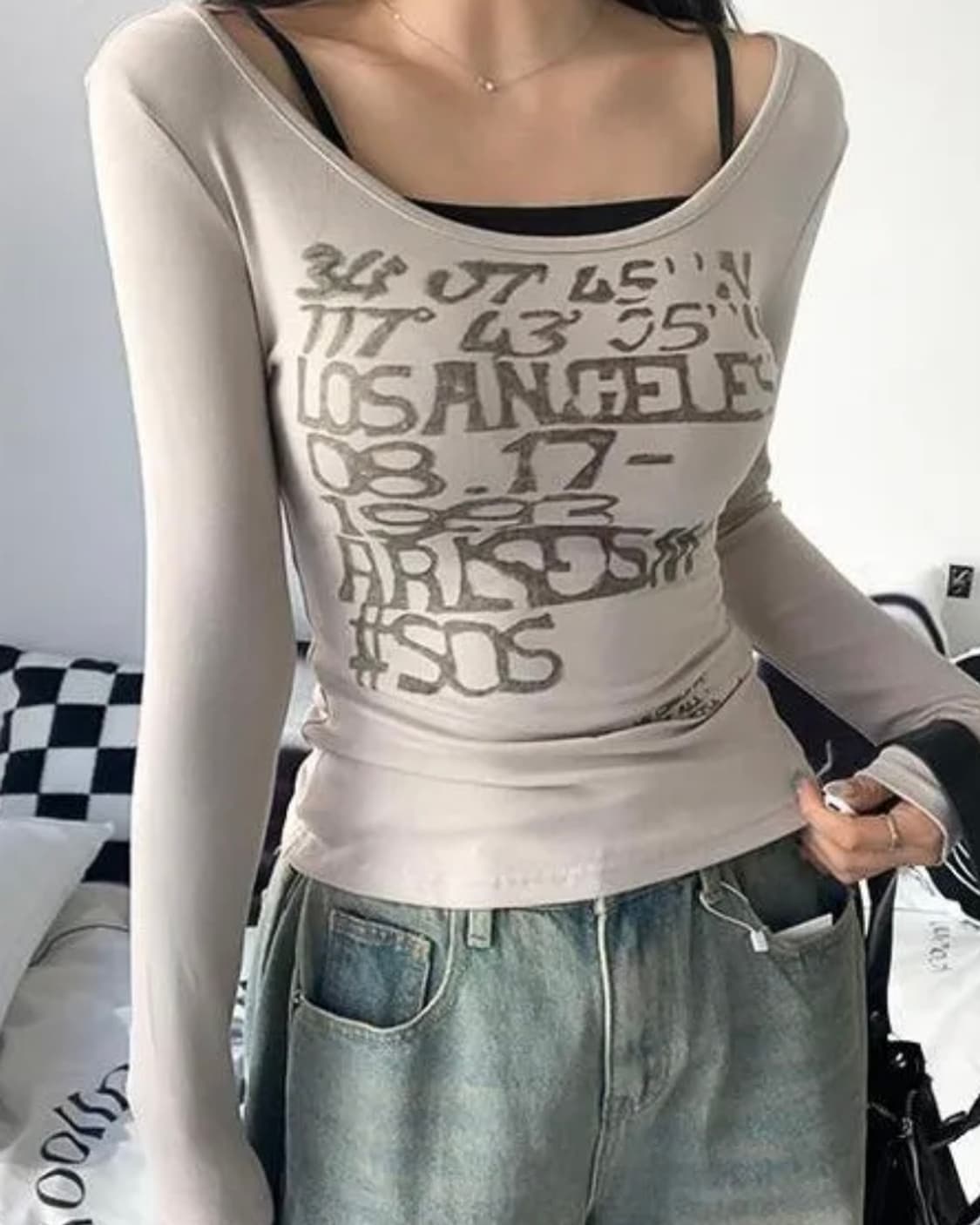 에이블리 유넥레터링 긴팔티셔츠 베이지 상품이미지1