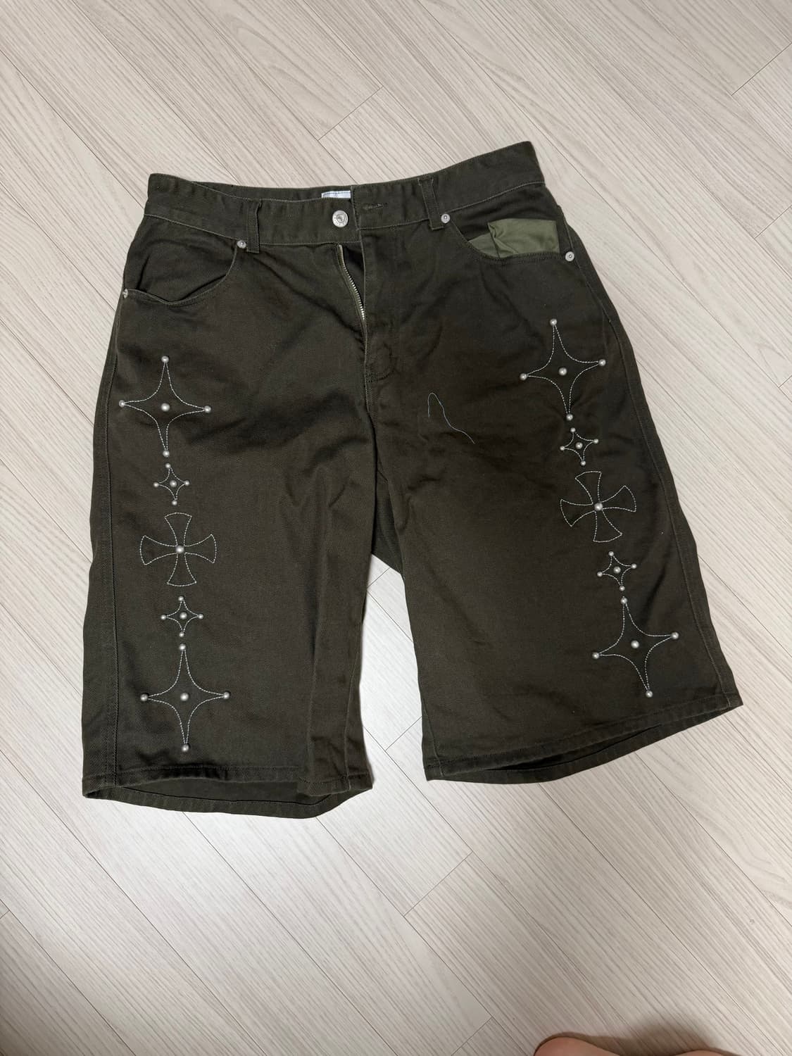 크리틱 버뮤다 팬츠입니다. 상품이미지1