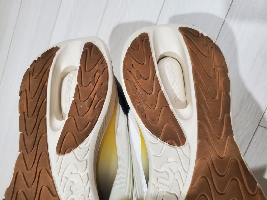 새상품급)휠라 러닝화PQF 1RM02393F-107 휠라 NRE S7

 상품이미지9