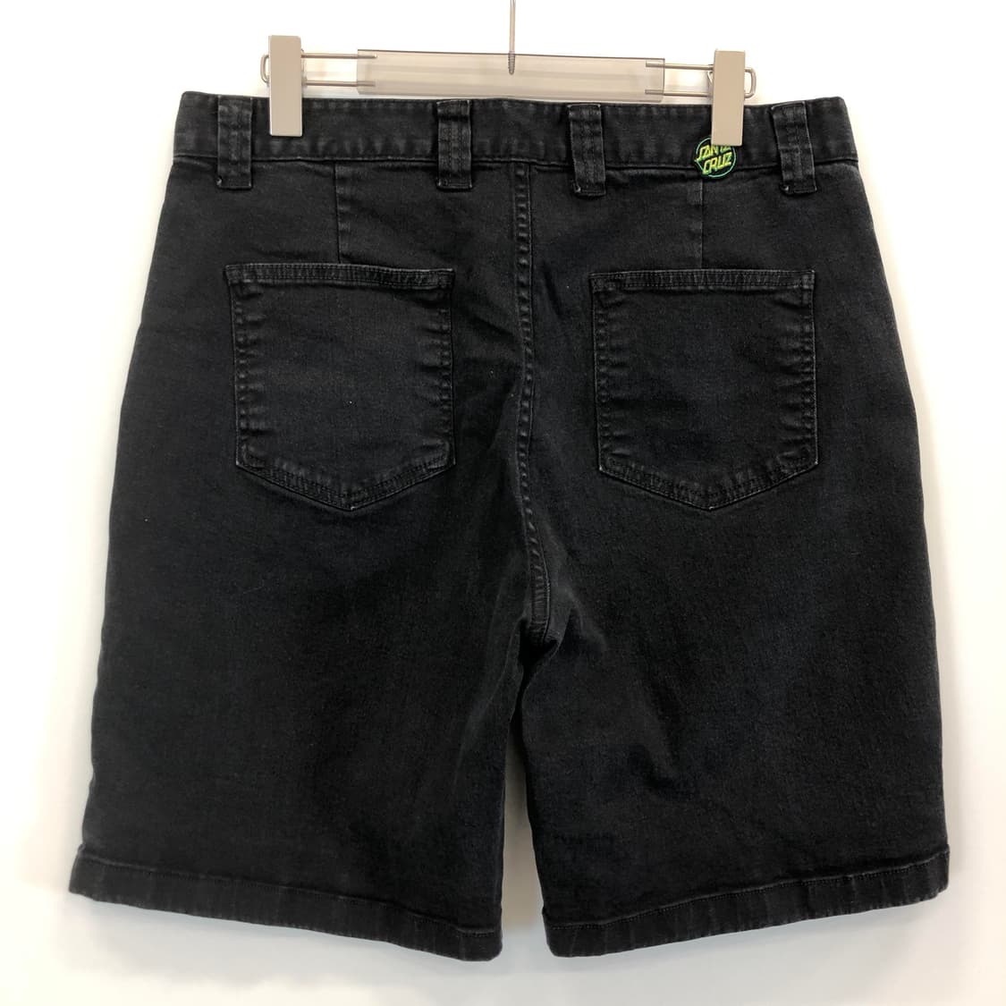산타크루즈 자수 네온로고 흑청 데님쇼츠 33-34 인치 상품이미지3