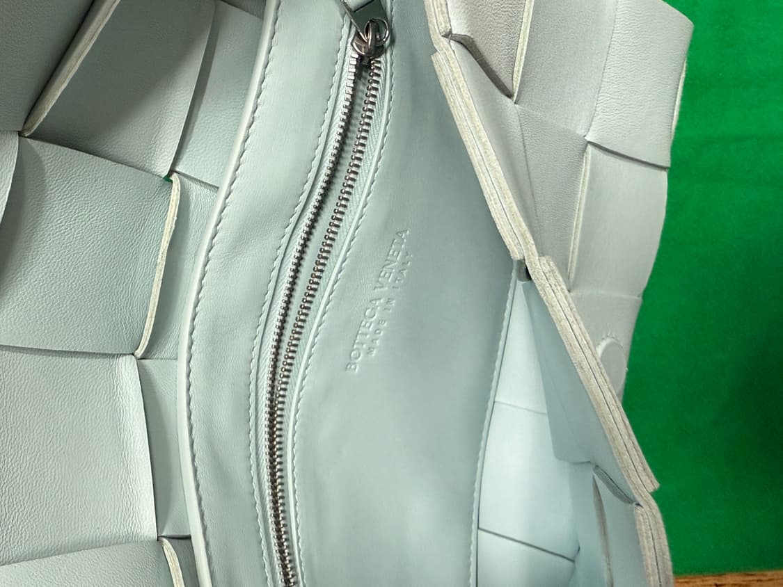 보테가베네타 맥시 카세트백 상품이미지3