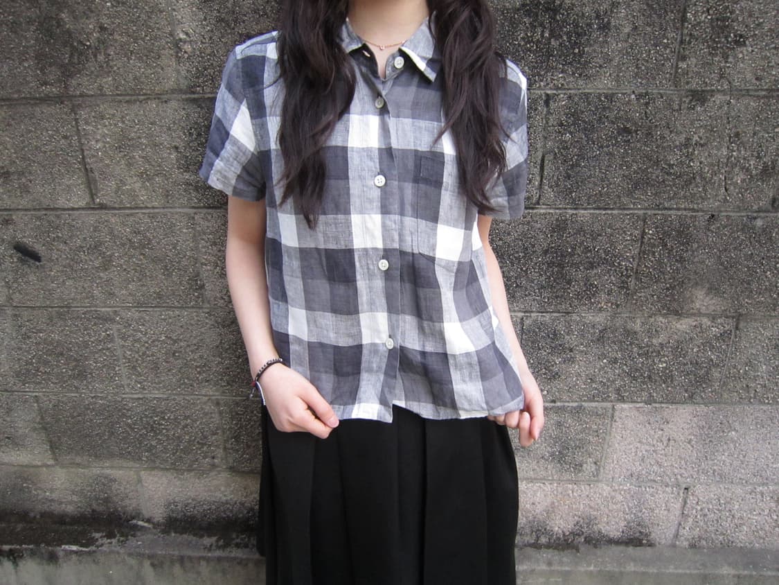 마가렛 호웰 린넨 반팔 셔츠 체크 패턴 디테일 루즈핏 블랙 상품이미지1