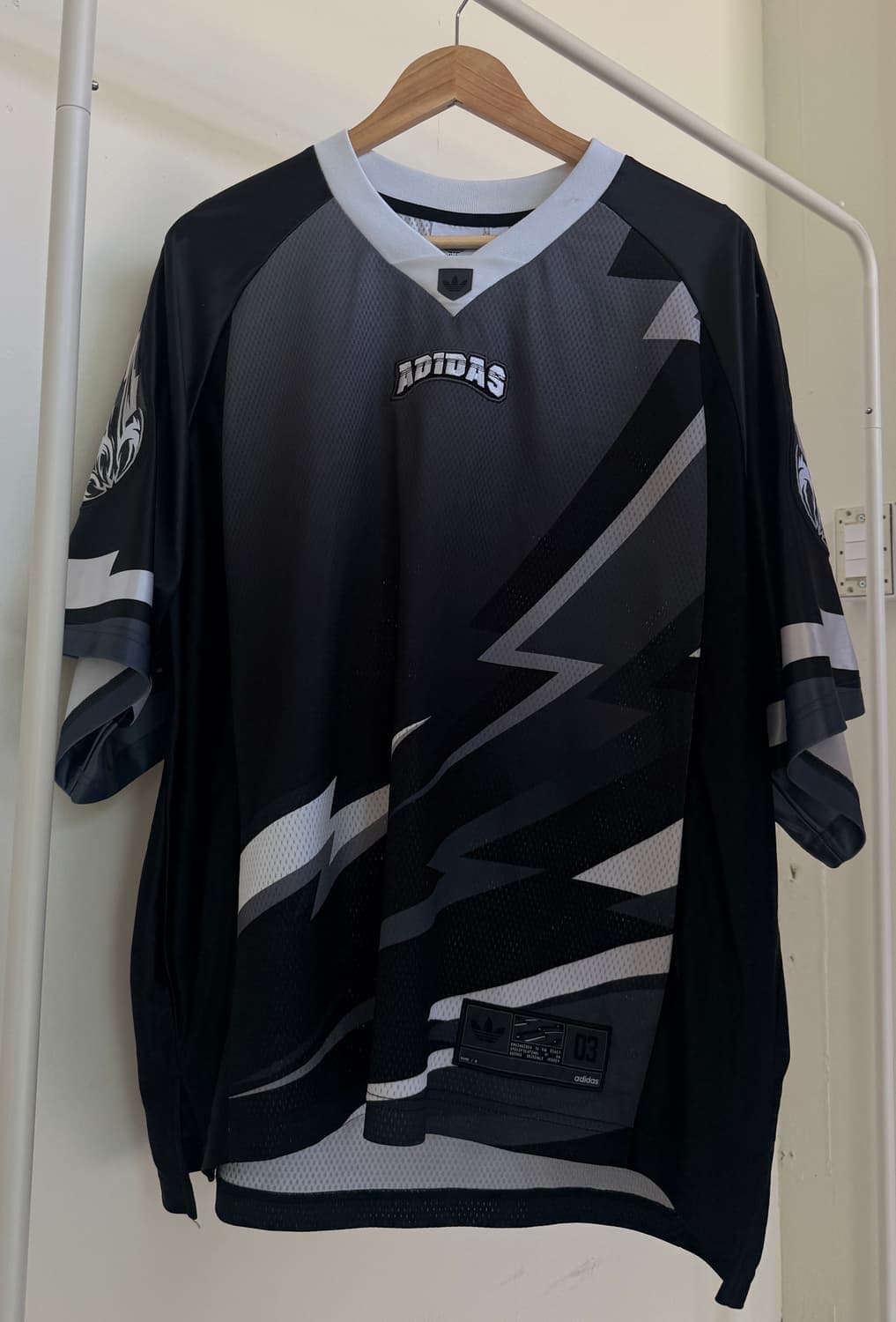 아디다스(Adidas) 아딜레늄 시즌3 반팔 저지 상품이미지1