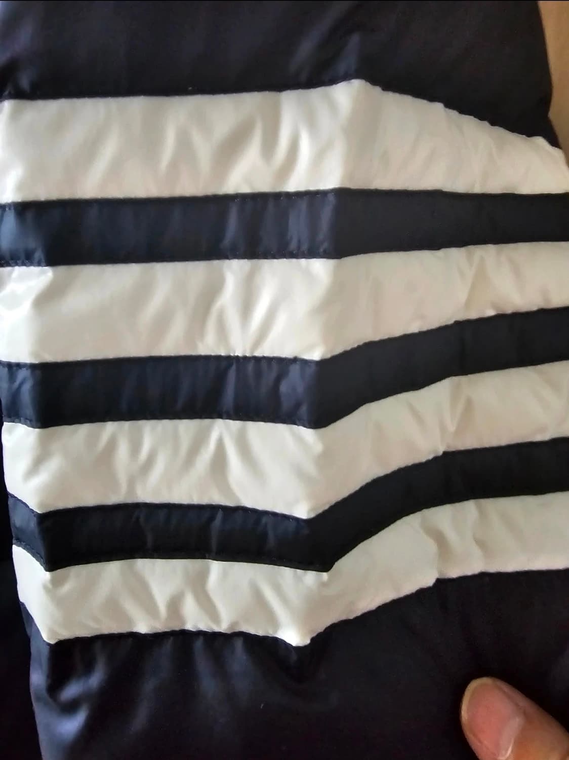 톰브라운 24ss 사선완장 매트 나일론 다운패딩(2/오케이몰정품) 상품이미지4