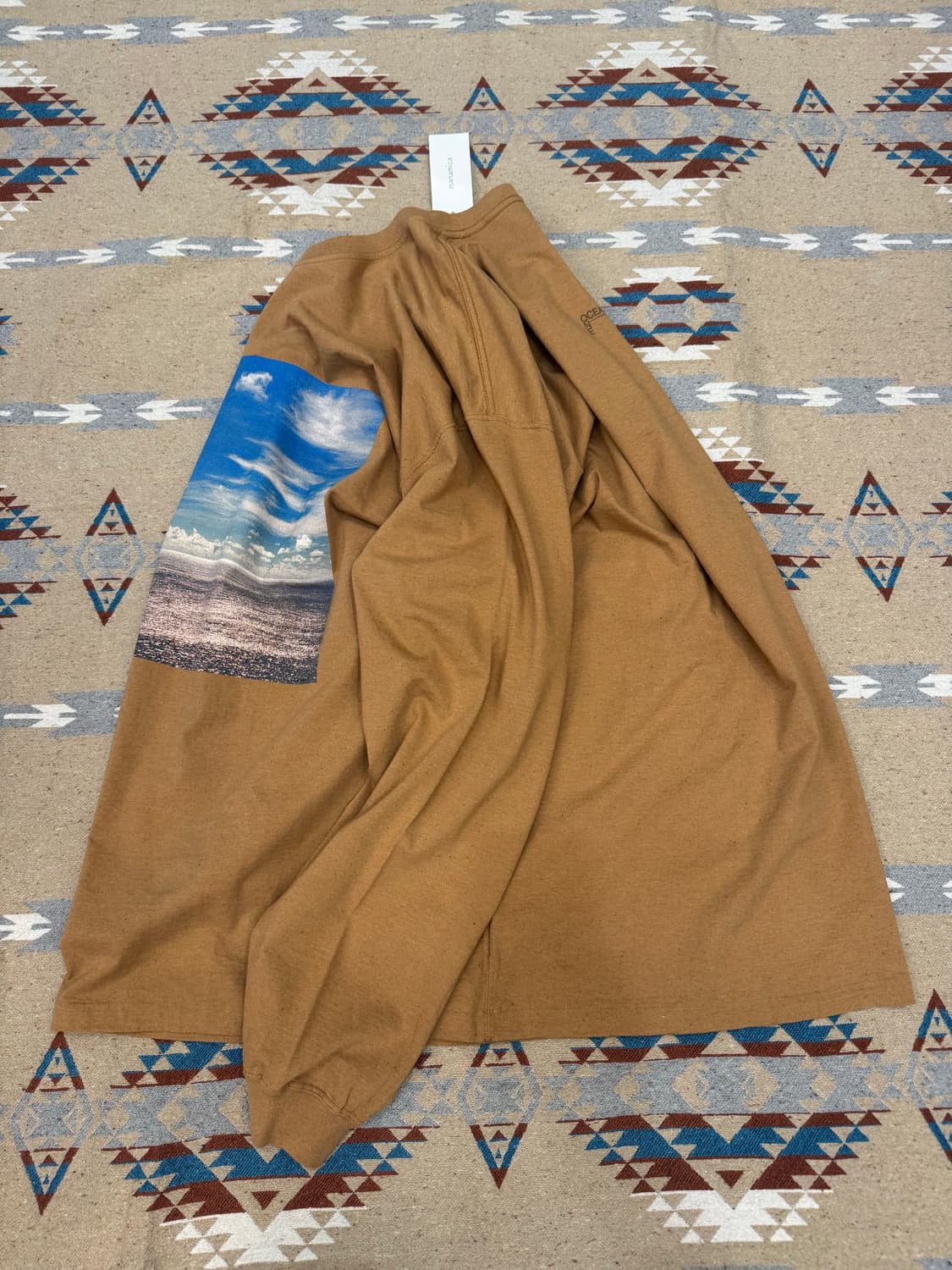 [XL][110] 나나미카 포토 프린트 롱슬리브 티셔츠 모카  상품이미지8