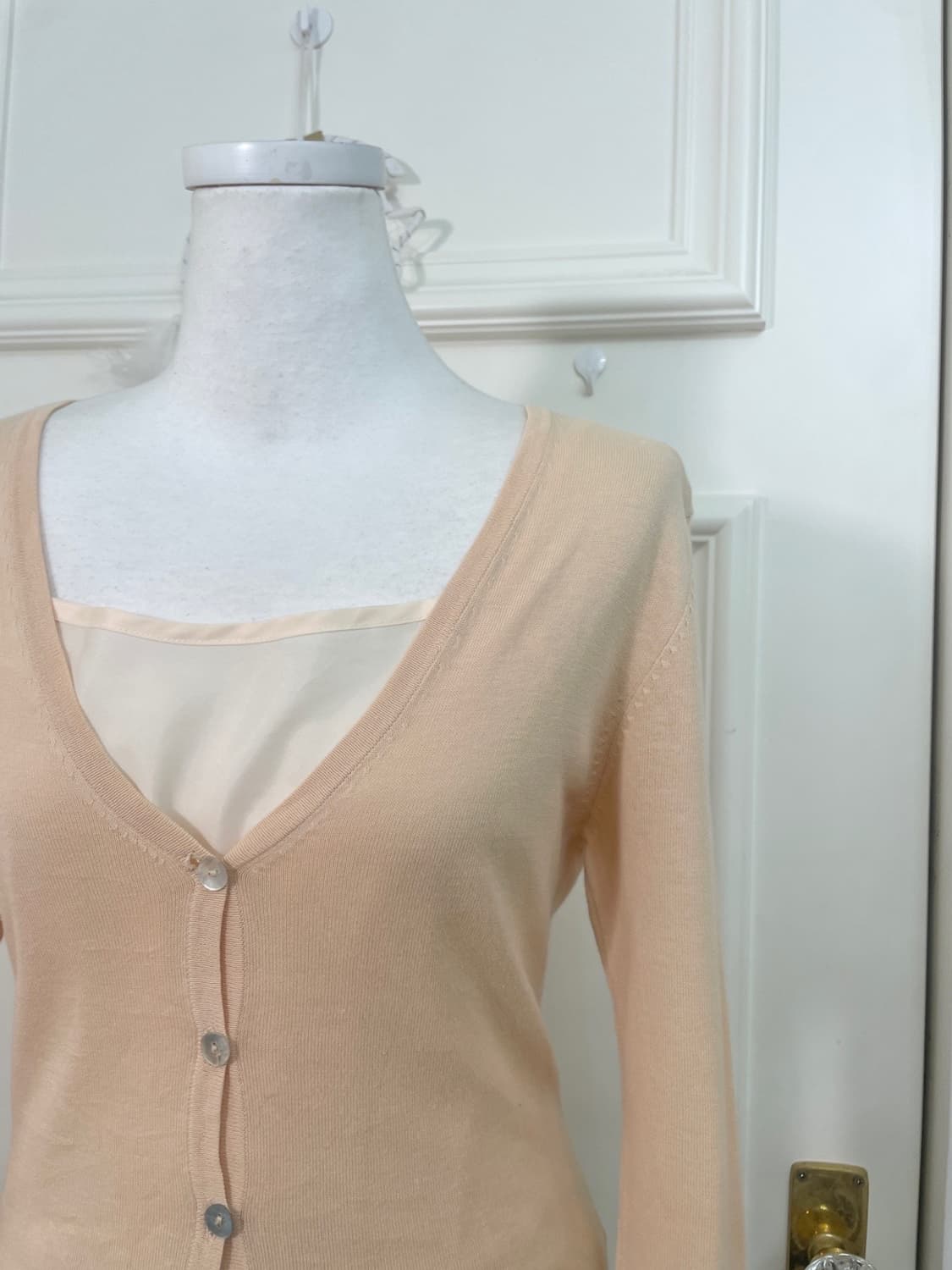 coral shell button v-neck basic cardigan 상품이미지7
