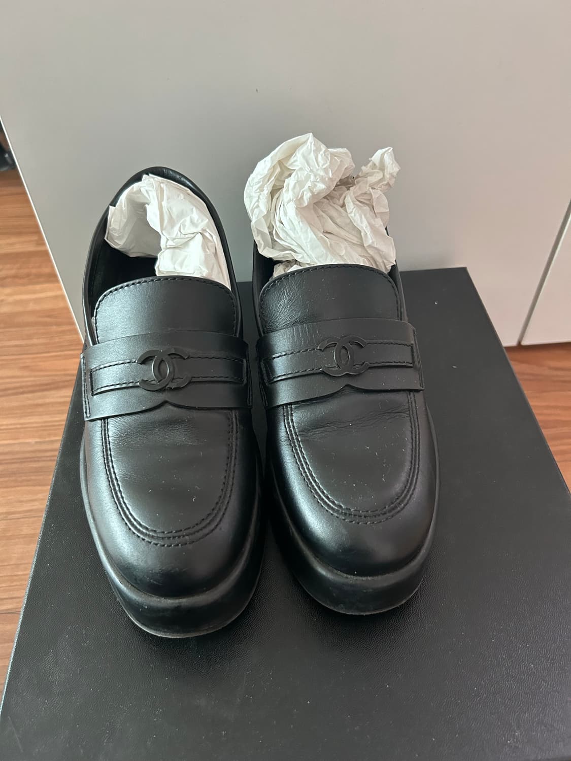 샤넬 블랙로고 로퍼 상품이미지1