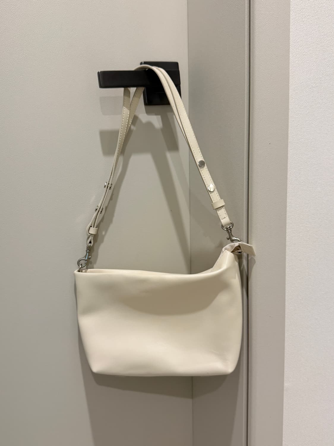 아포아 숄더백 APOA Lune Snap Bag 크림  상품이미지2