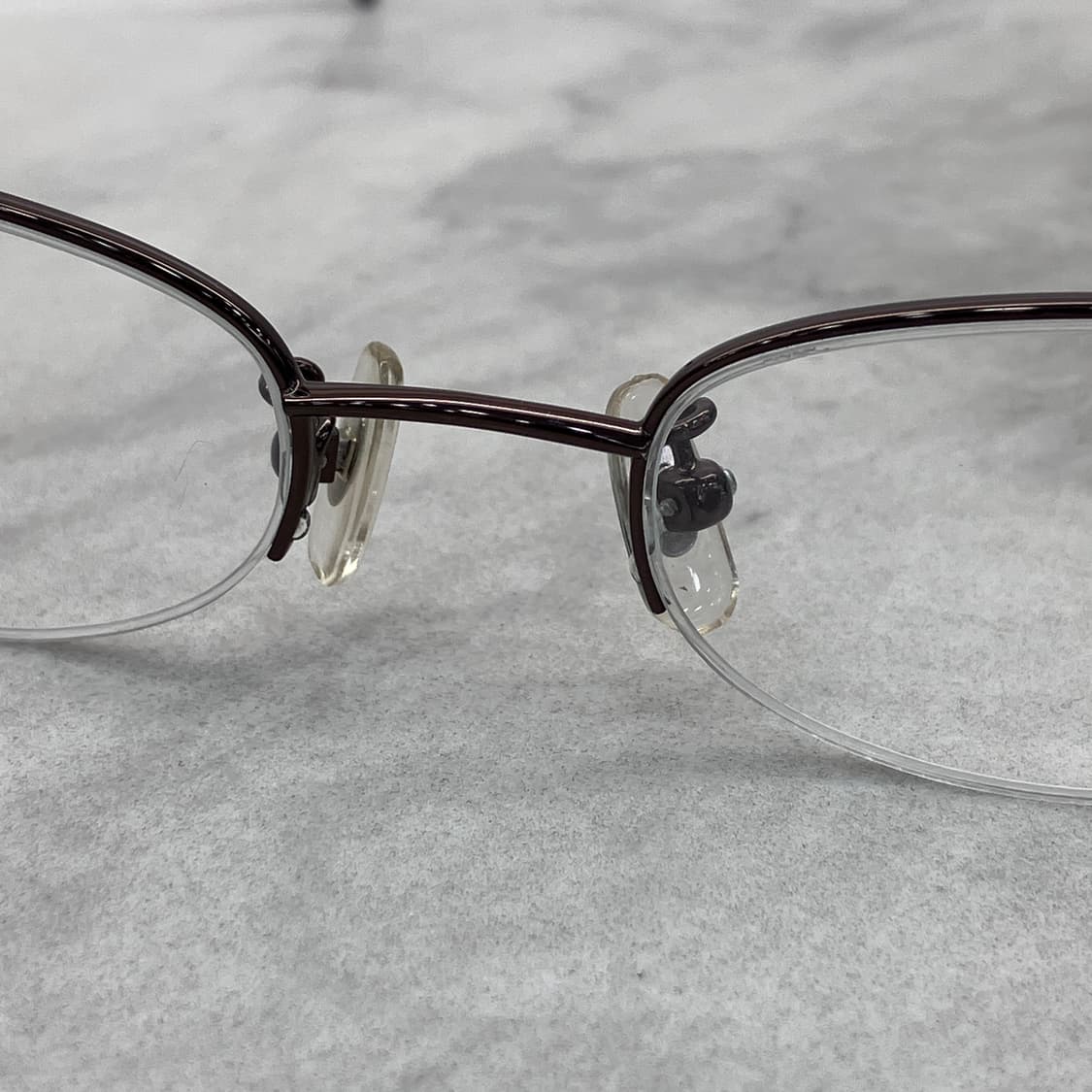 C74 MEET EYEWEAR 유광 브론즈 오벌 반무테 안경 상품이미지5