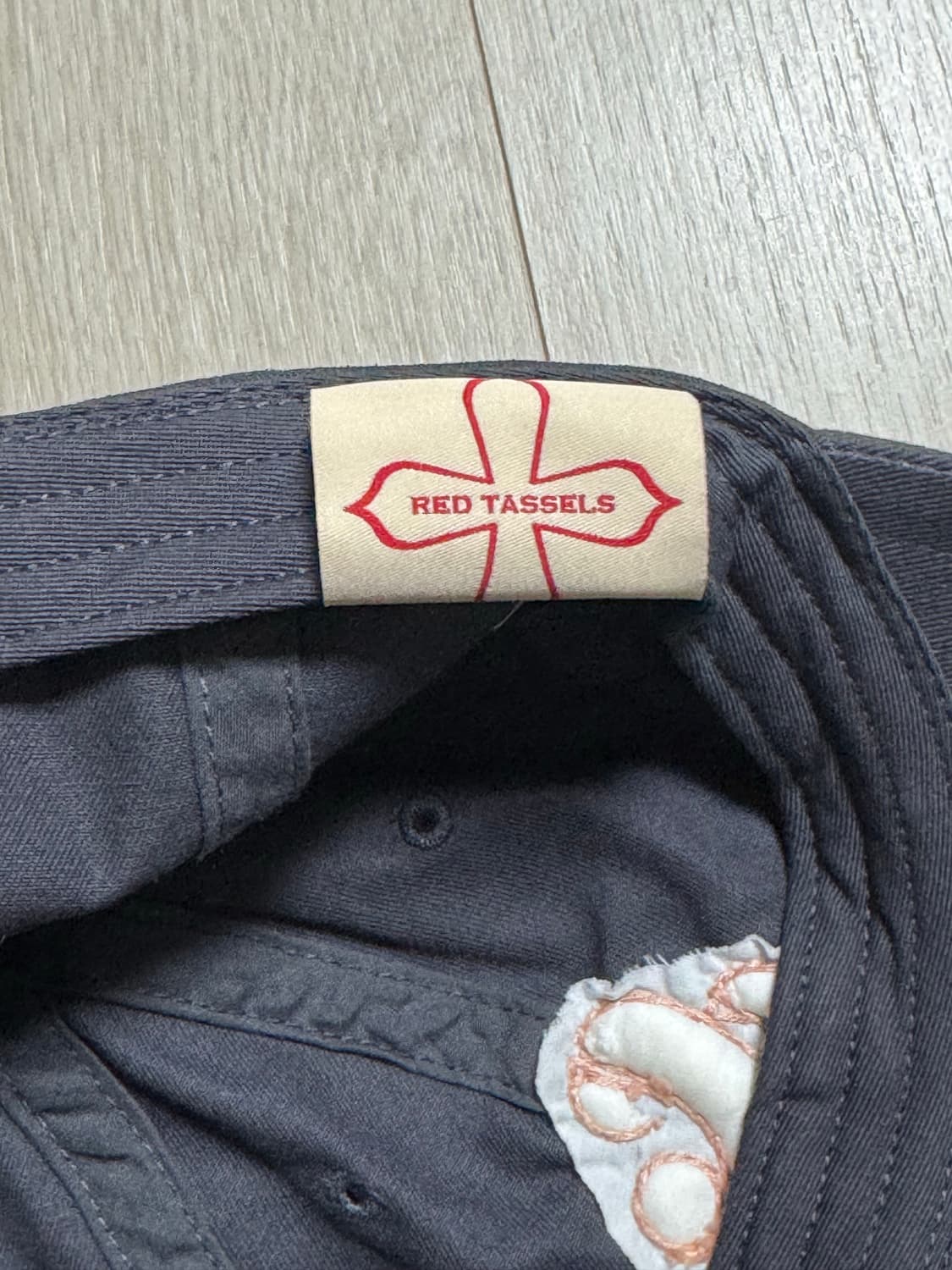 아이엠샵 레드테슬 모자 red tessels 상품이미지3