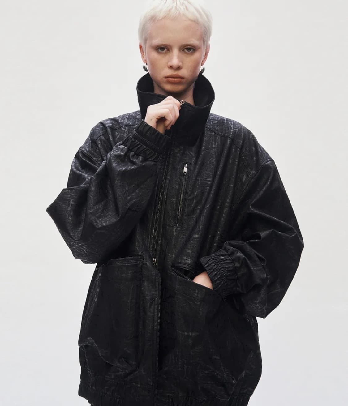 트리밍버드 하이넥 크랙 레더 블루종 블랙 상품이미지1