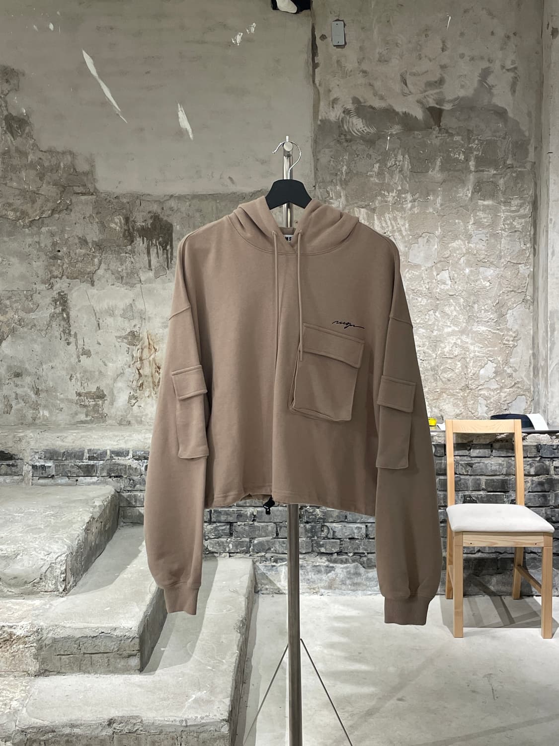 msgm 베이지 플랩 포켓 스트링 크롭 후디 상품이미지1