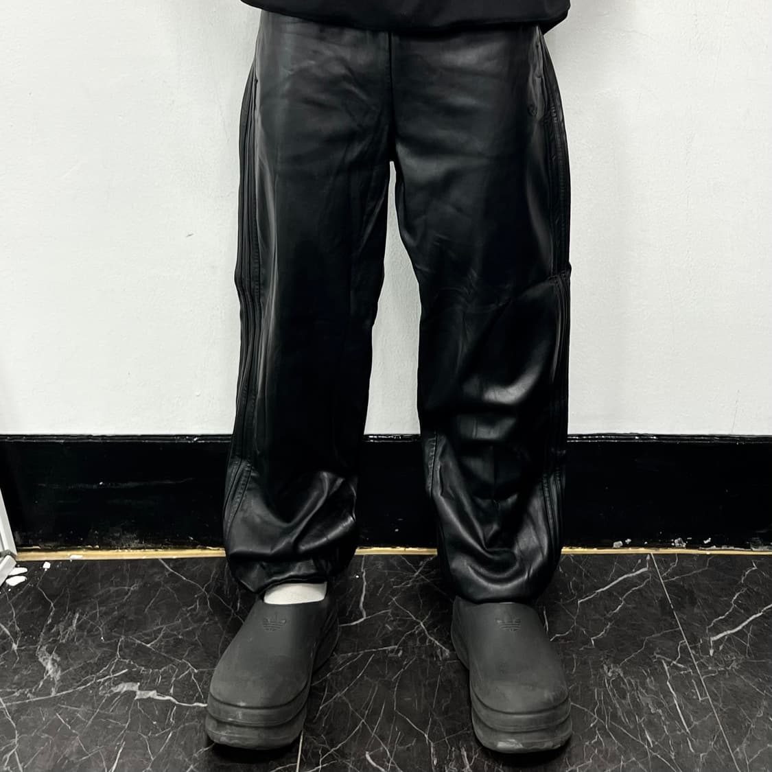 아디다스 블랙 삼선 조거 레더 트랙 팬츠 상품이미지2