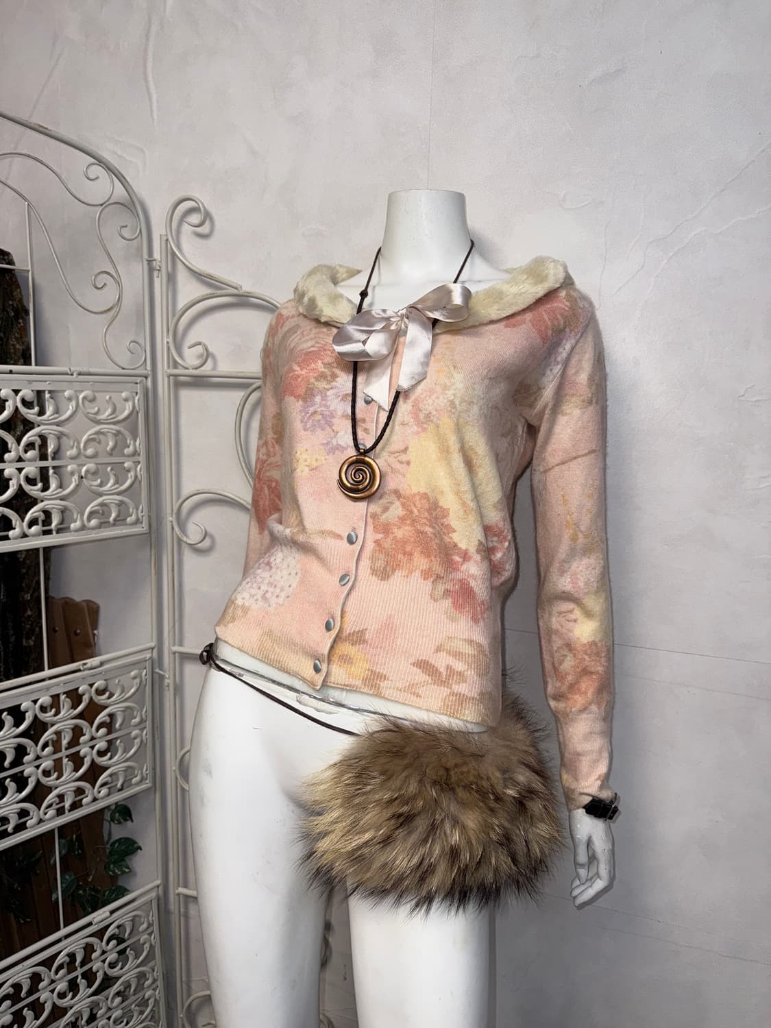 Baby pink vintage rose fur trimming 가디건 상품이미지2