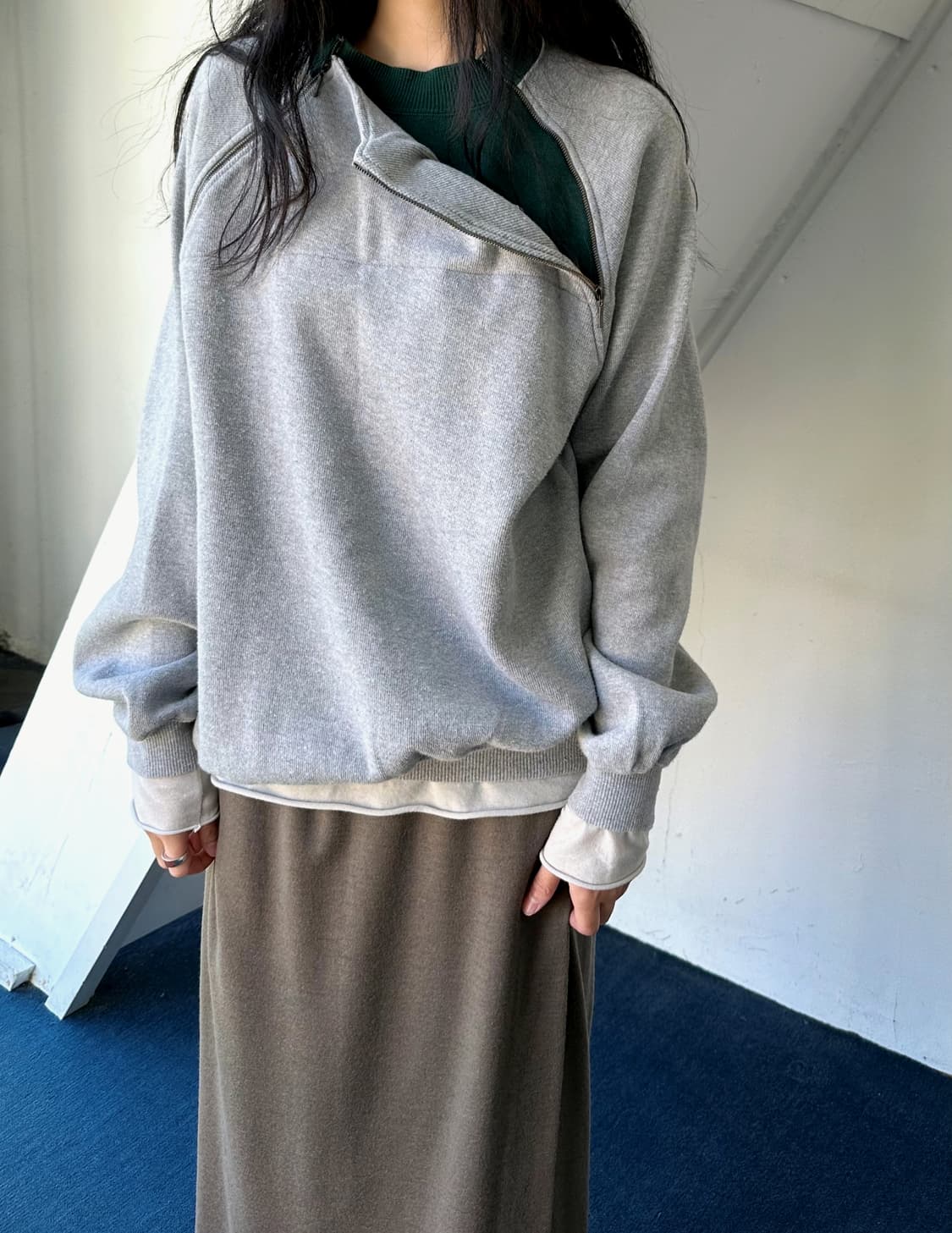 Fake layered design wide sweat P/O 상품이미지3