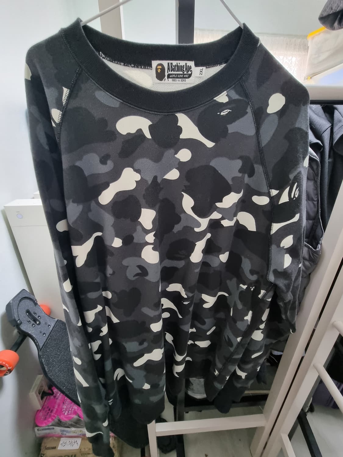 베이프 야광 맨투맨 상품이미지1