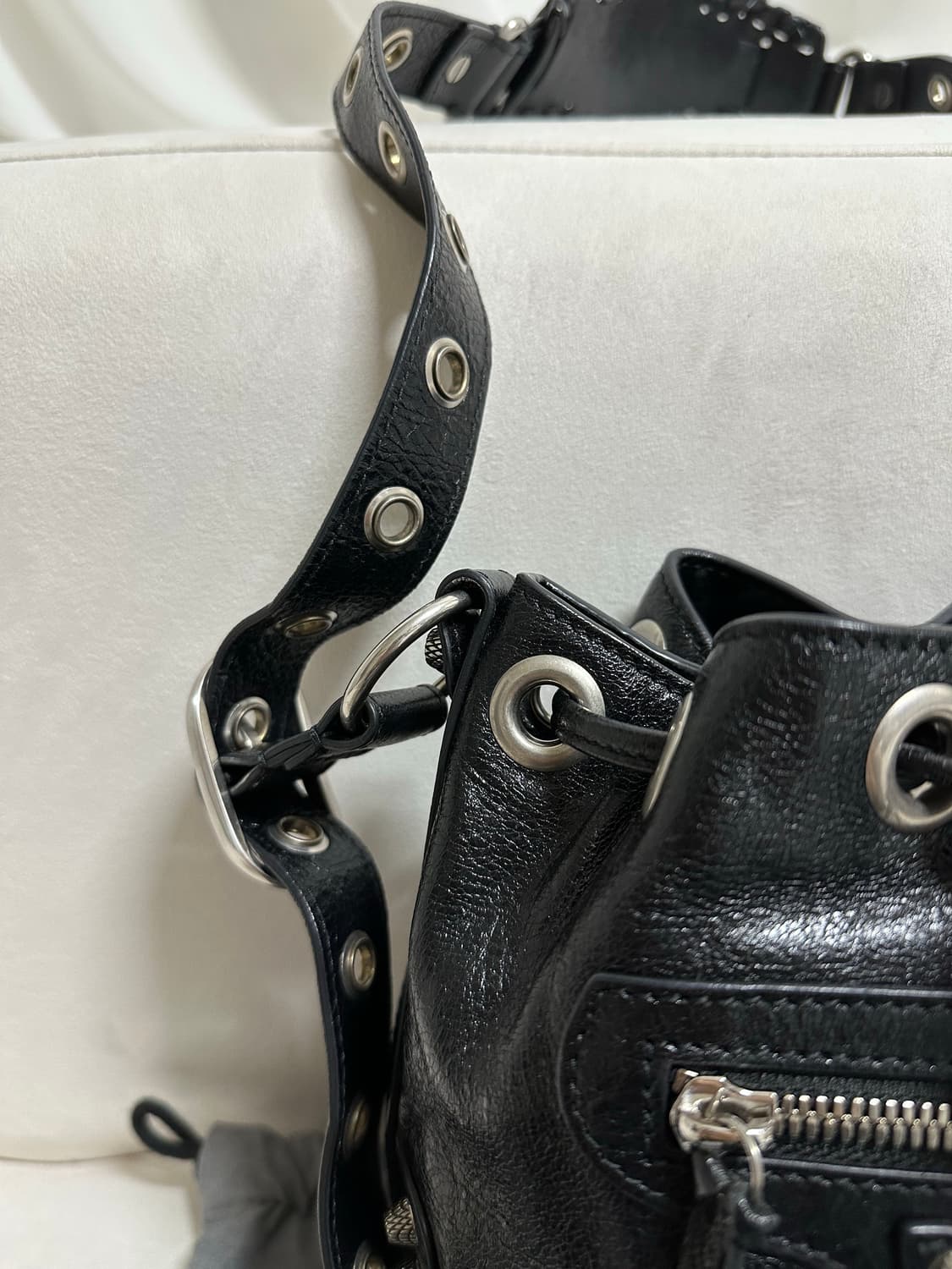 [A+ 정품] 발렌시아가 르카골 버킷백 xs 블랙 상품이미지4