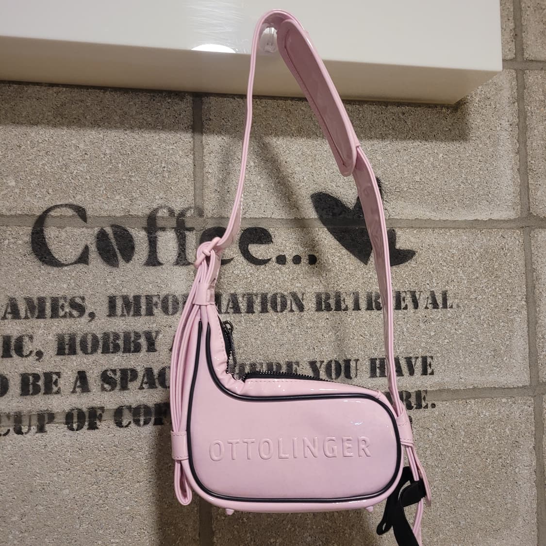 푸마 X 오토링거 엠보싱 숄더백 상품이미지5