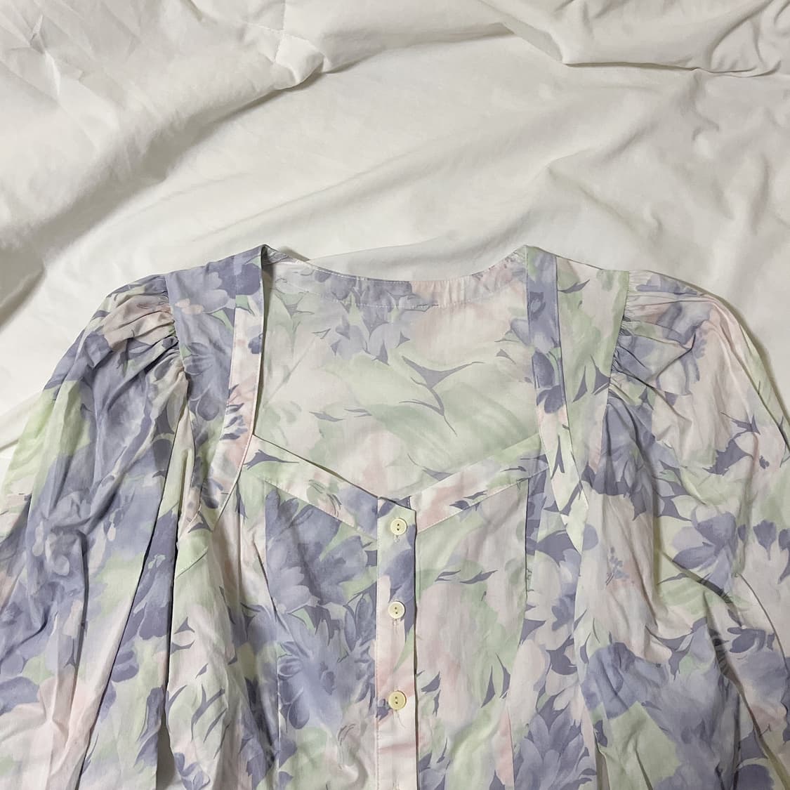 새상품 ) 임블리 파스텔플라워 수채화 블라우스 상품이미지3