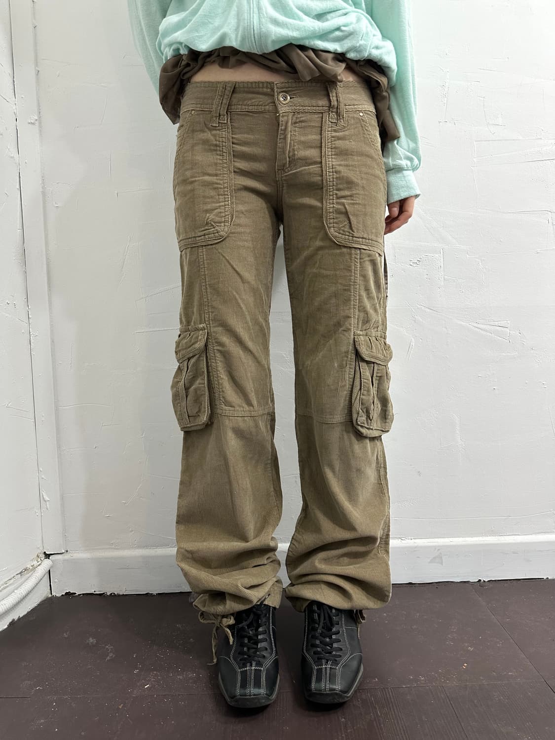 lara corduroy cargo pants 상품이미지1