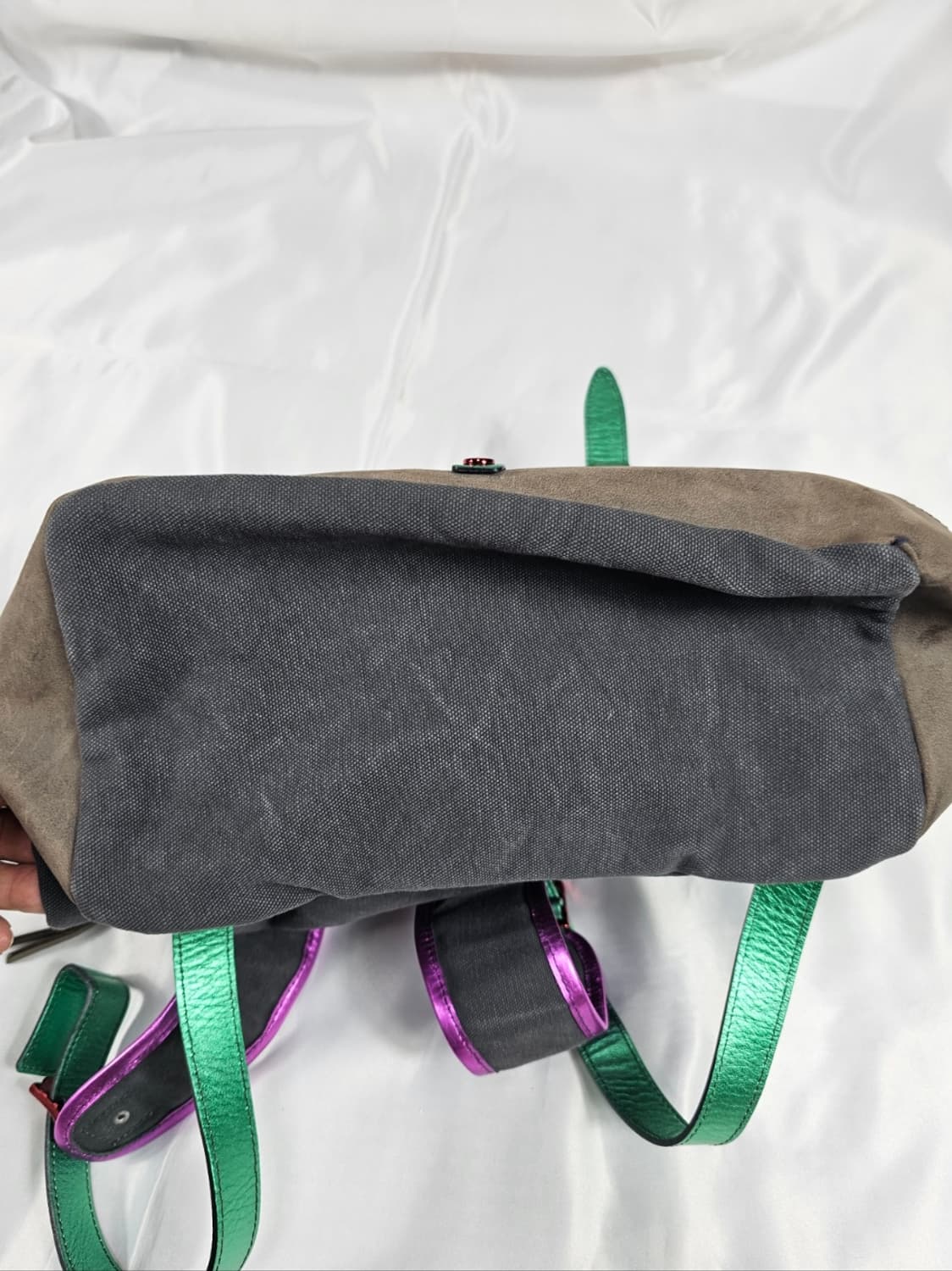 비비안웨스트우드메탈릭밀리터리백팩 상품이미지5