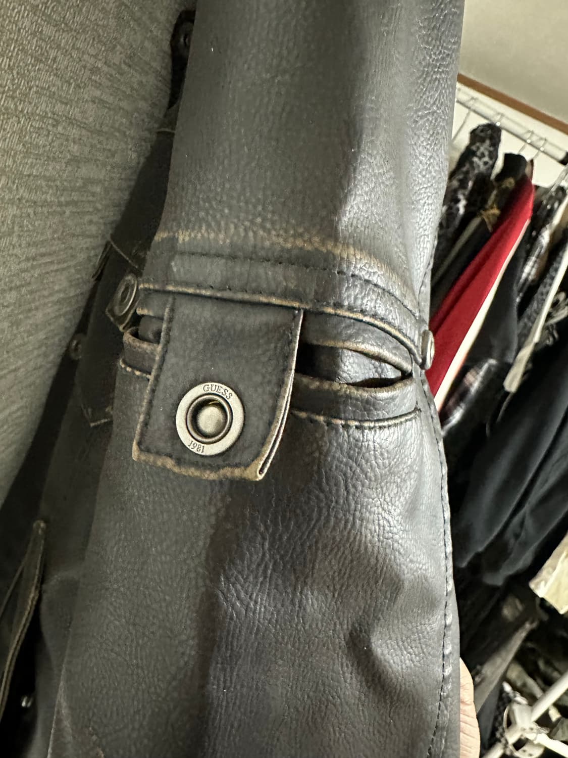 게스 투웨이 카우하이드레더 사파리자켓 상품이미지6