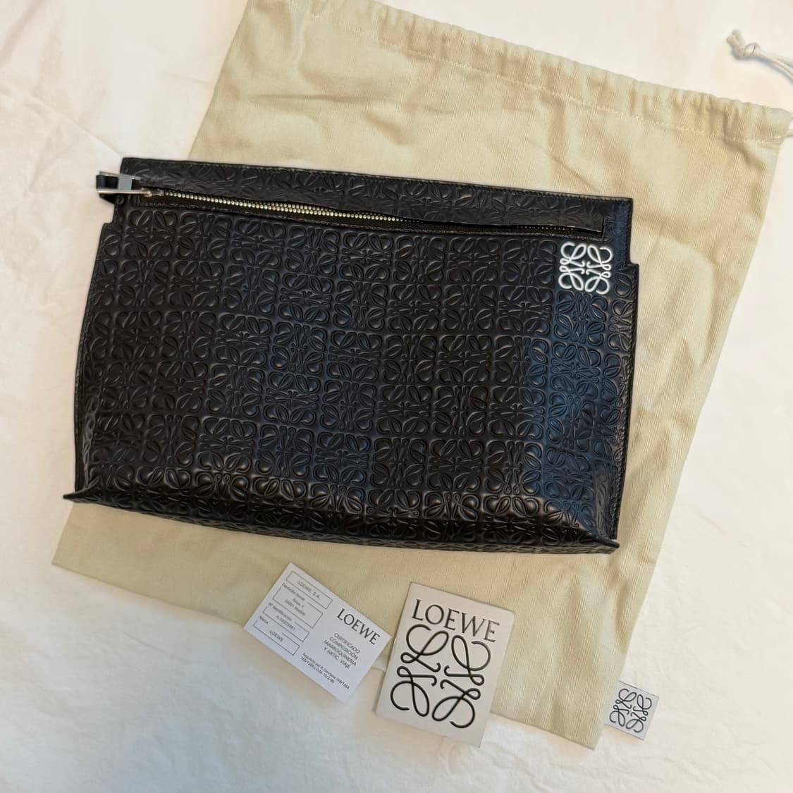 로에베 아나그램 T파우치 클러치 상품이미지1