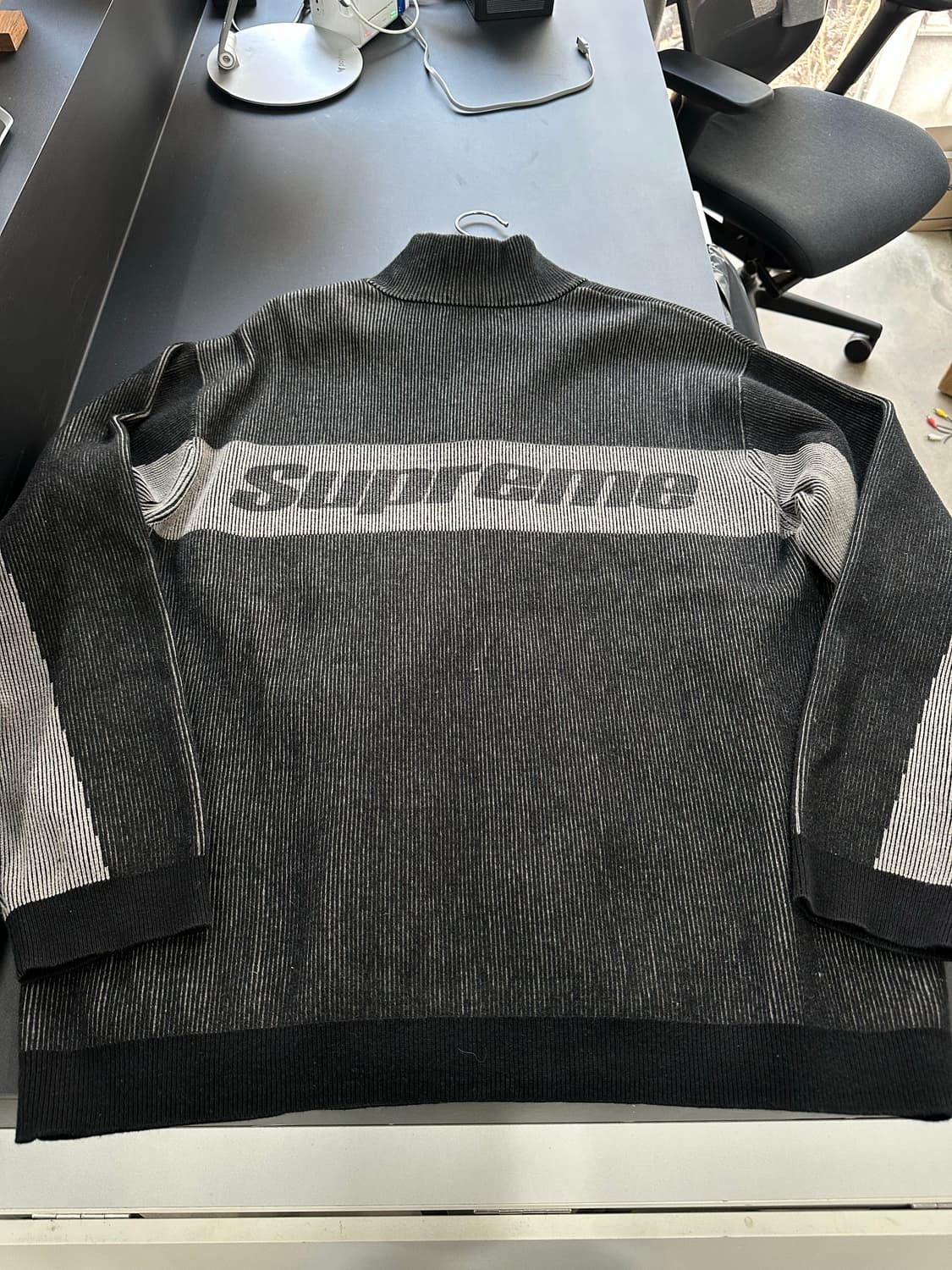 슈프림 22FW 투톤 립드 집업 스웨터 상품이미지5