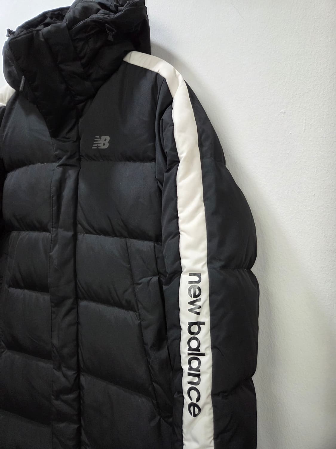 뉴발란스 다운 롱패딩 블랙 화이트 라인 95 남녀공용 상품이미지2