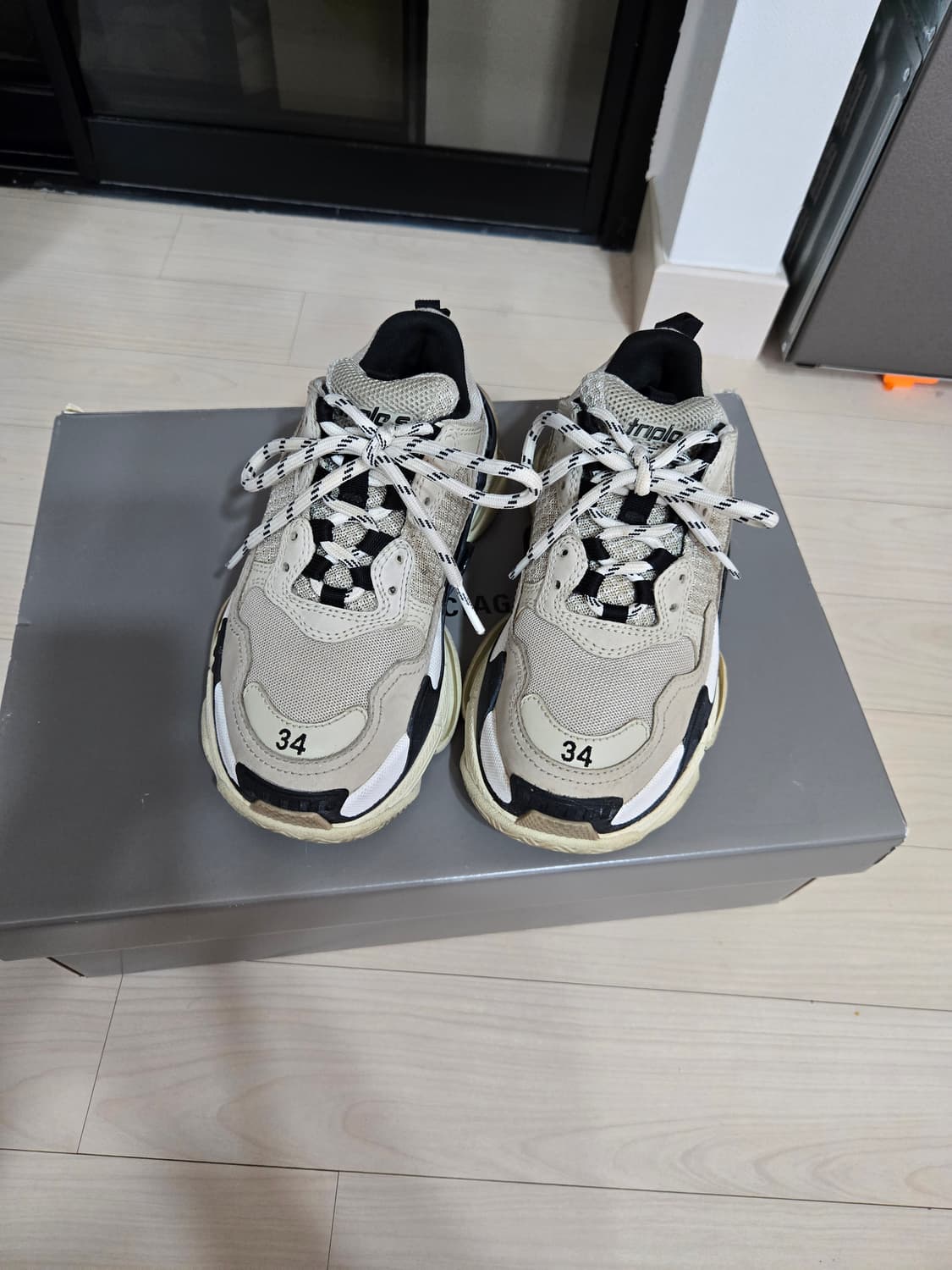 발렌시아가 트리플S 34사이즈 상품이미지2