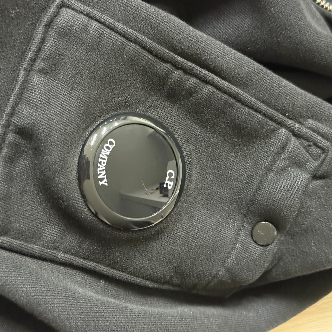 CP컴퍼니 브러쉬드&에머라이즈드 다이애그널 플리스 박시 고글 스웨트셔츠 상품이미지5