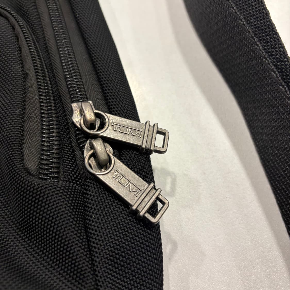 투미 TUMI 2WAY 검정색 슬링백 가방 상품이미지3