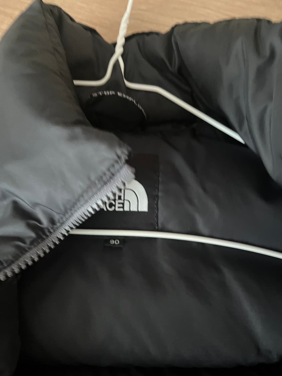 노스페이스 700 눕시 패딩 블랙/그레이 상품이미지2