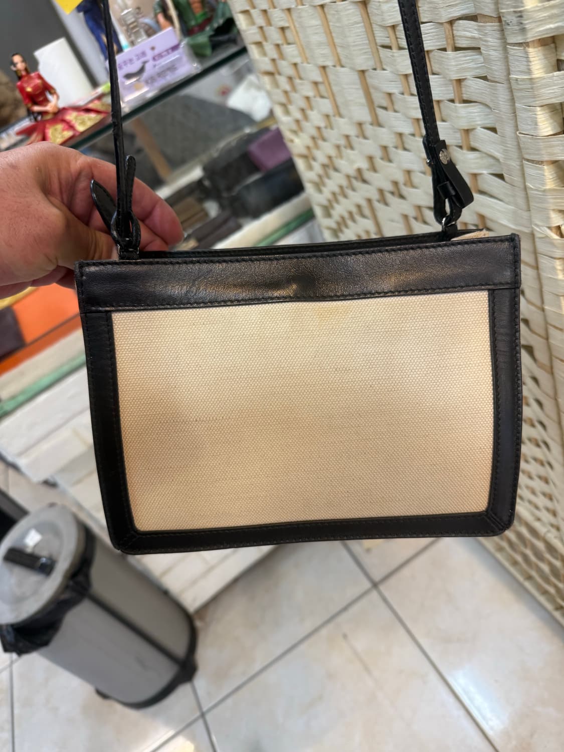 정품 발렌시아가 캔버스 포세트 크로스백 팝니다 상품이미지4