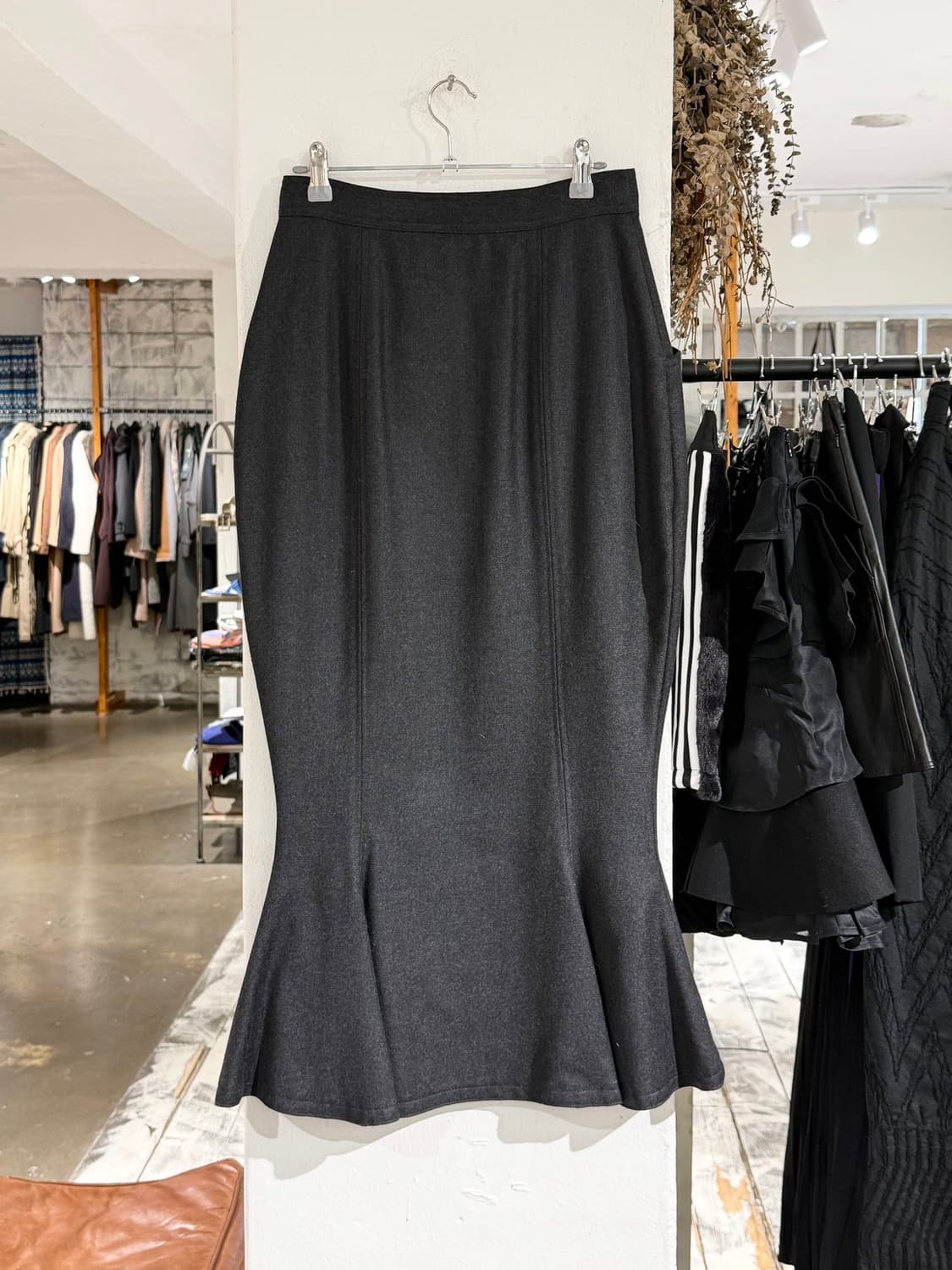 베르수스 차콜 금장 버튼 울 롱 스커트 상품이미지4